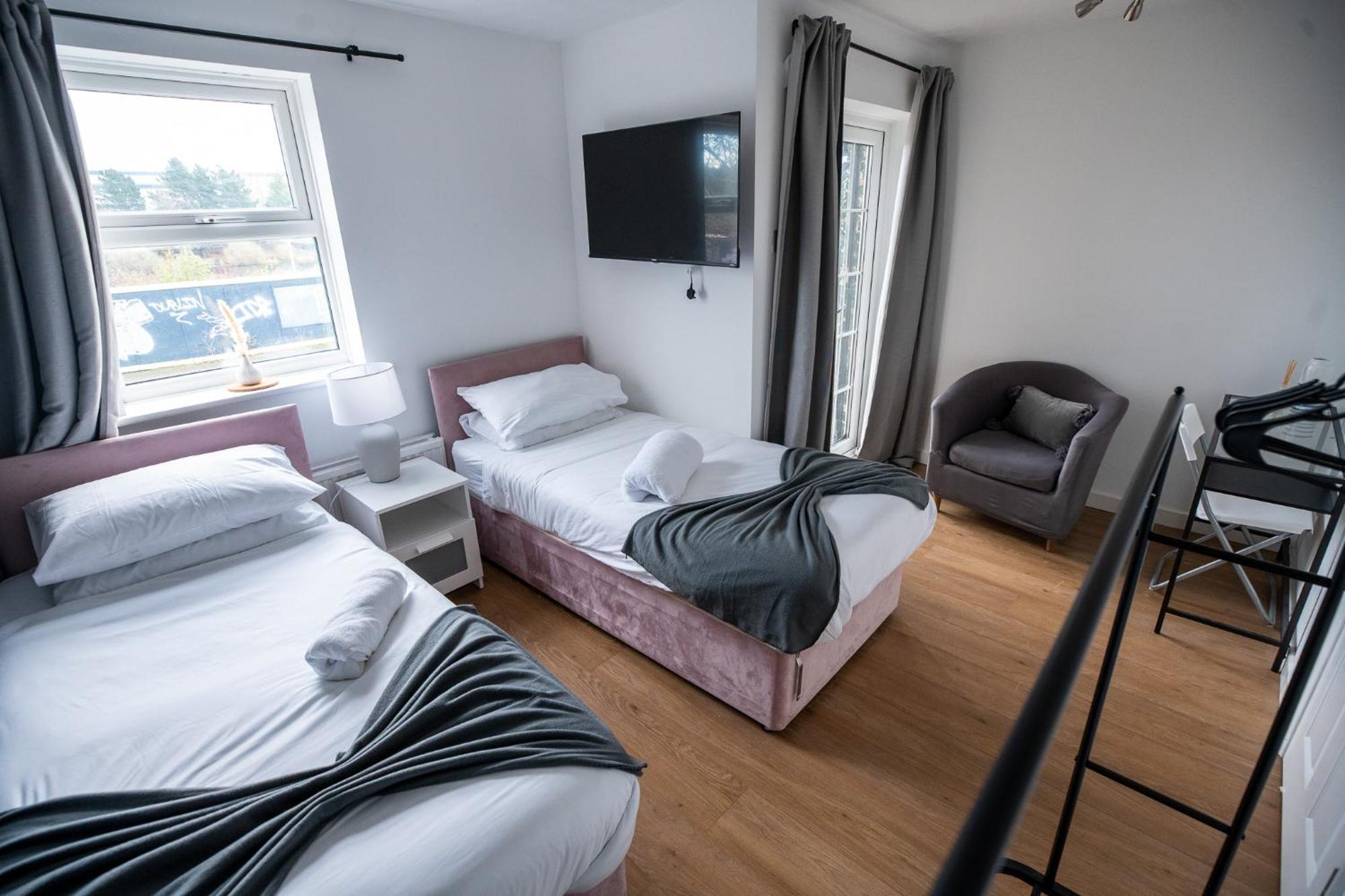 Stunning Wharf View 4 Bed Free Parking *